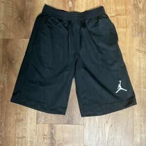 Boy’s Jordan Nike black mesh shorts size 12/14
